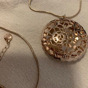 C1946 Elegant Gold Pendant Necklace